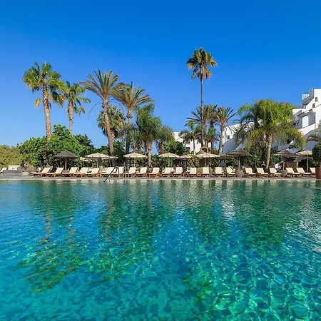 Regency Country Club, Otel