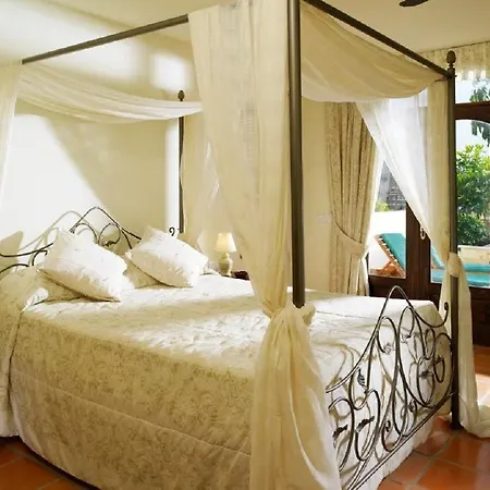 Regency Country Club, Otel 3*
