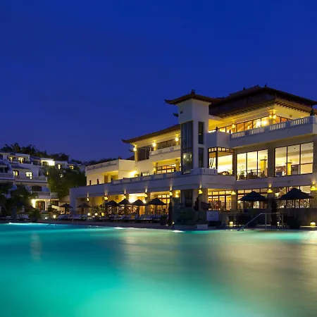 Regency Country Club, Hotel