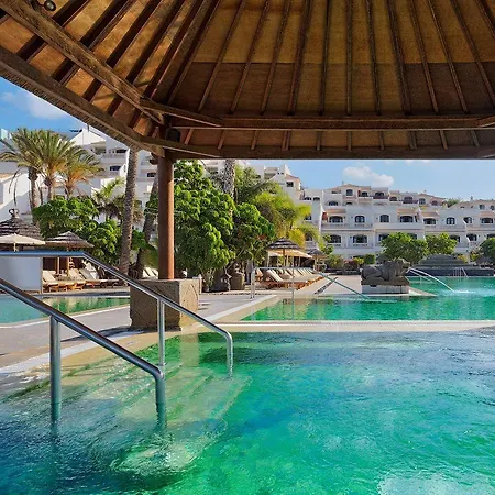 Regency Country Club, Hotell 3*